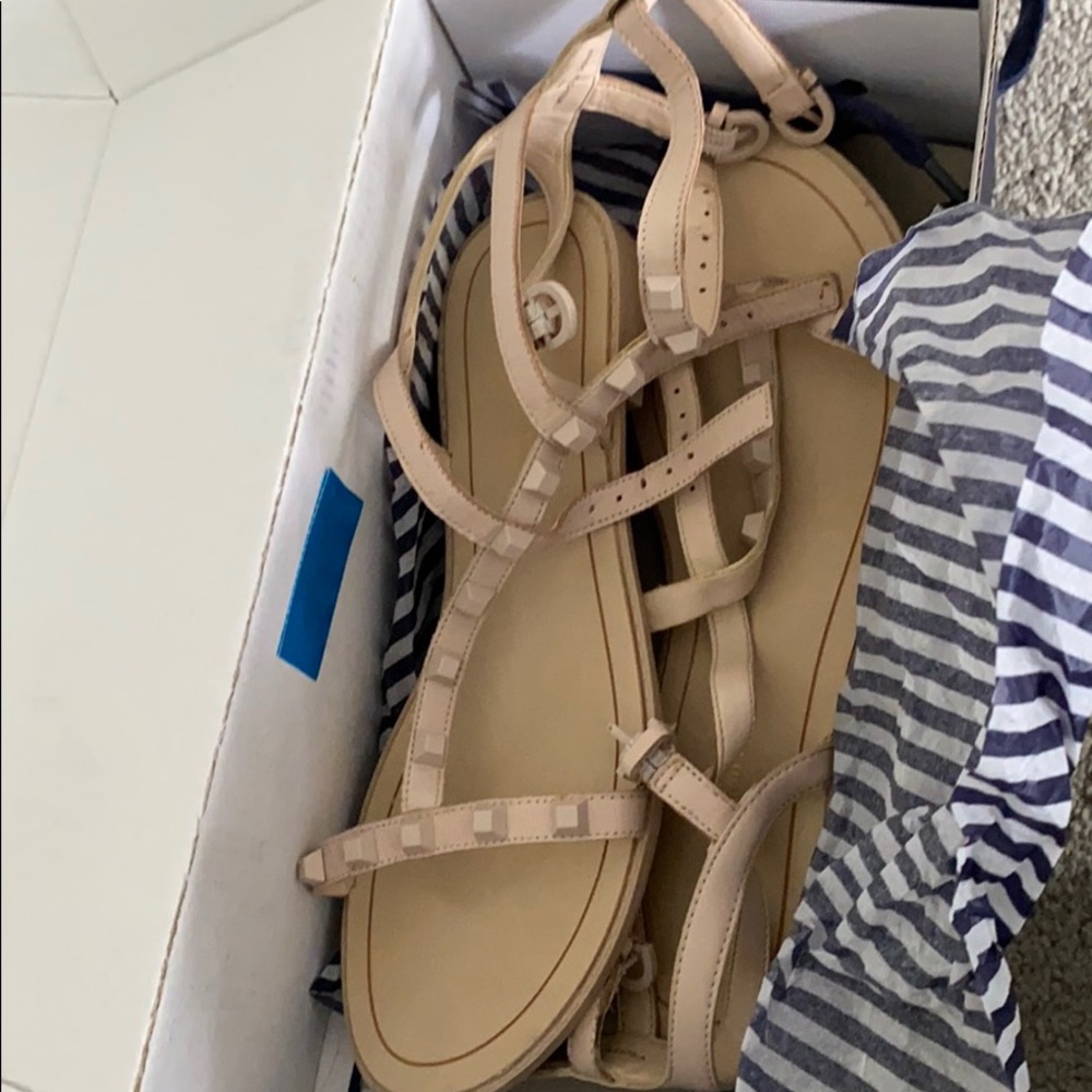Tan strappy sandals - Picture 4 of 4